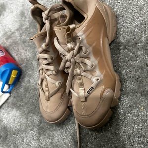 Doir dconnect sneaker size 6